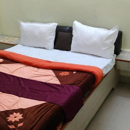 Hotel Shaurya Haridwār Esterno foto