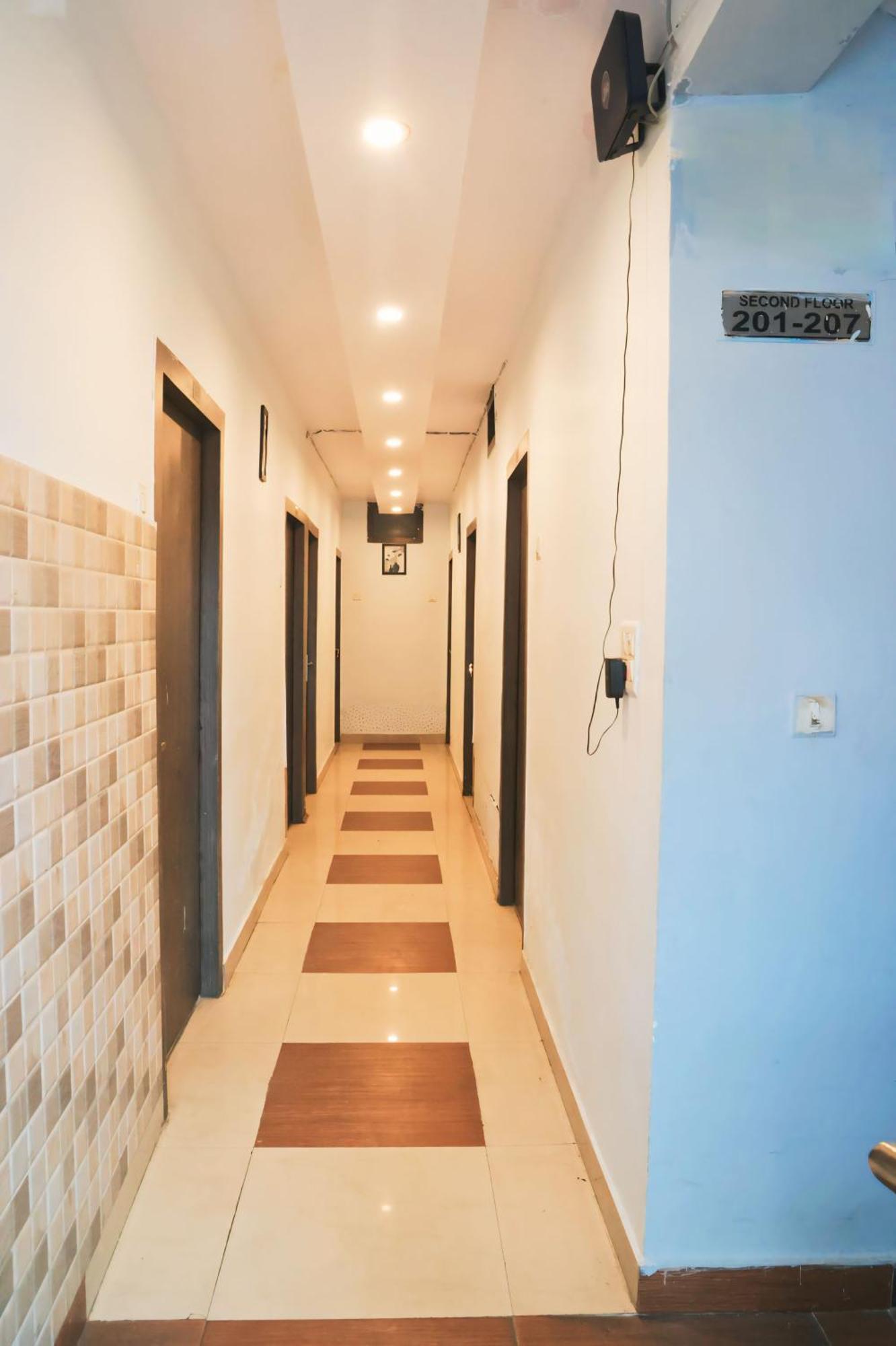 Hotel Shaurya Haridwār Esterno foto